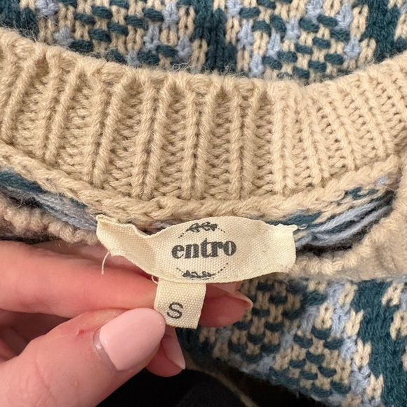 Chunky Knit Colorblock Sweater | Blue & Beige Textured Pullover - Picture 2 of 3